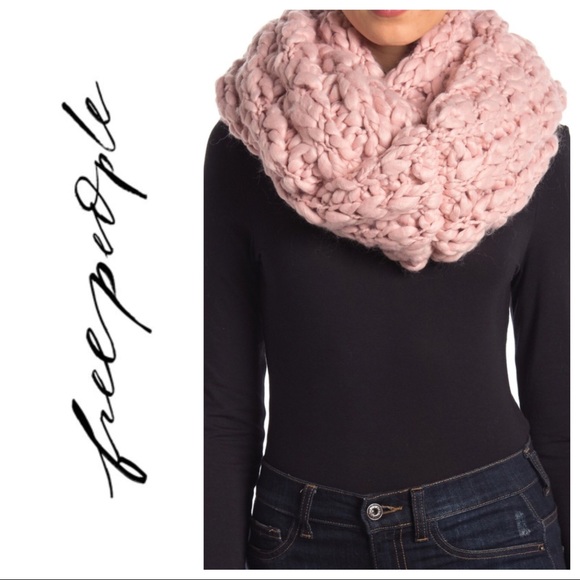 NEW FREE PEOPLE CHUNKY KNIT DREAM INFINITY SCARF - Picture 2 of 5